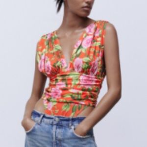 🔥 10 for $100 🔥 Zara floral bodysuit V-neck